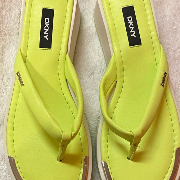 sandals - Picture 6 of 9